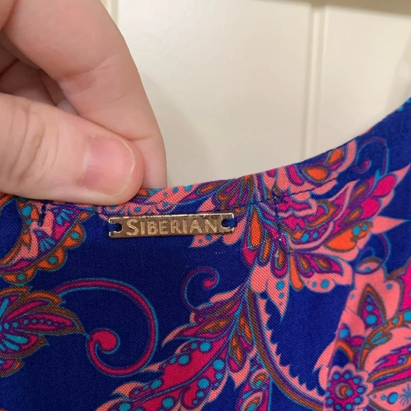 Siberian Cold-Shoulder Floral Blouse - Picture 5 of 7